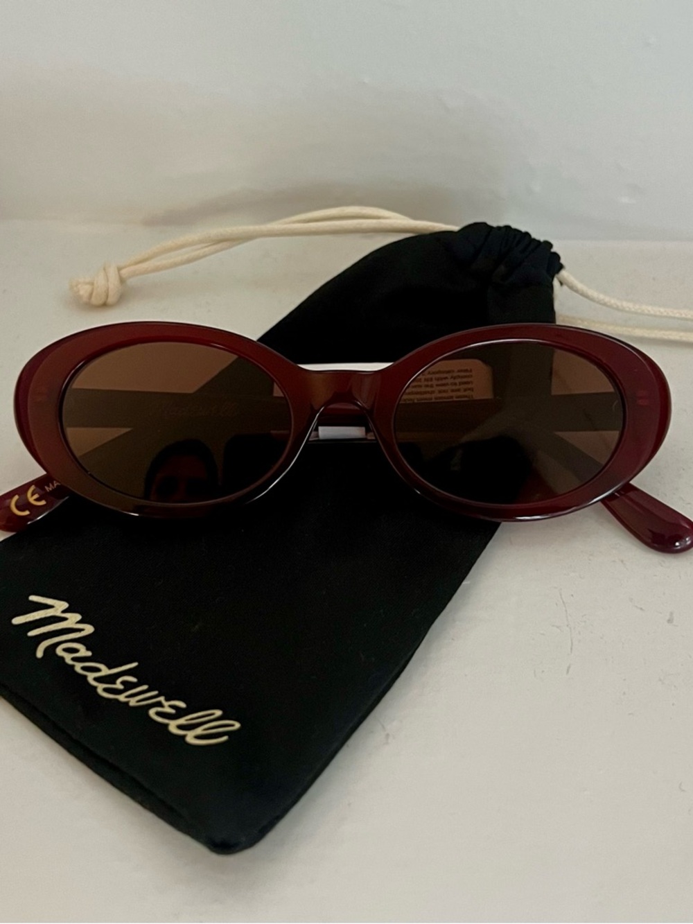 Madewell Women's Russell Oval Sunglasses in Deep Burgundy